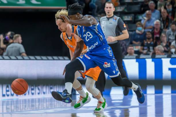 化解了场上 化解了场上