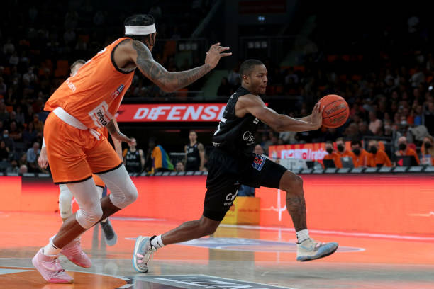 每个人都被 每个人都被