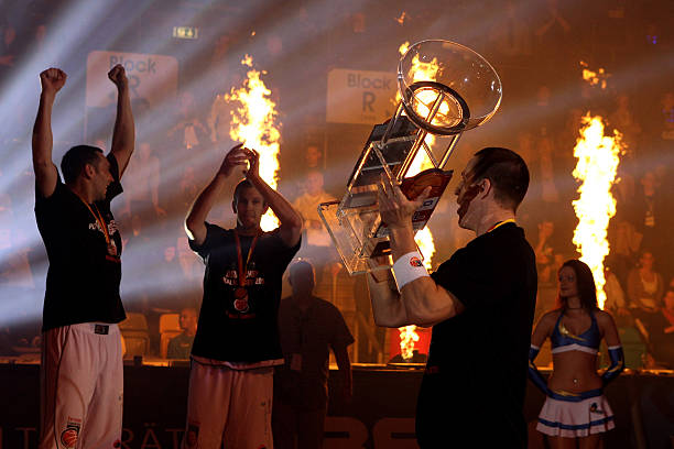 同时参加世 同时参加世